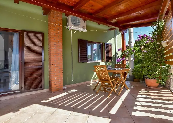 Burin Apartment *